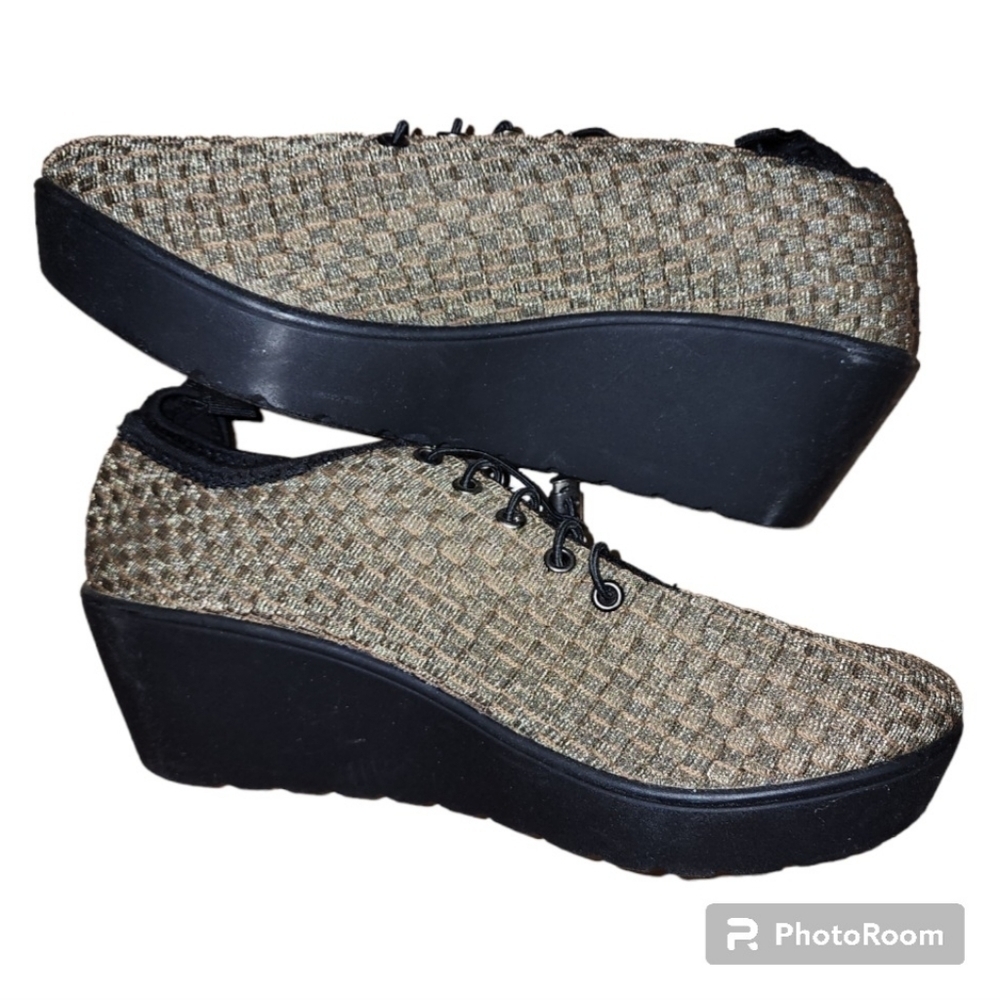 Women's Steven by Steve Madden Base Platform Wedges US 10 Gold Woven Retro